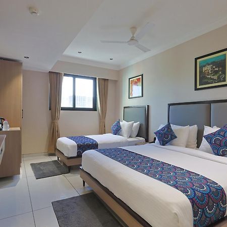 Hotel Royal Town Ahmedabad Esterno foto