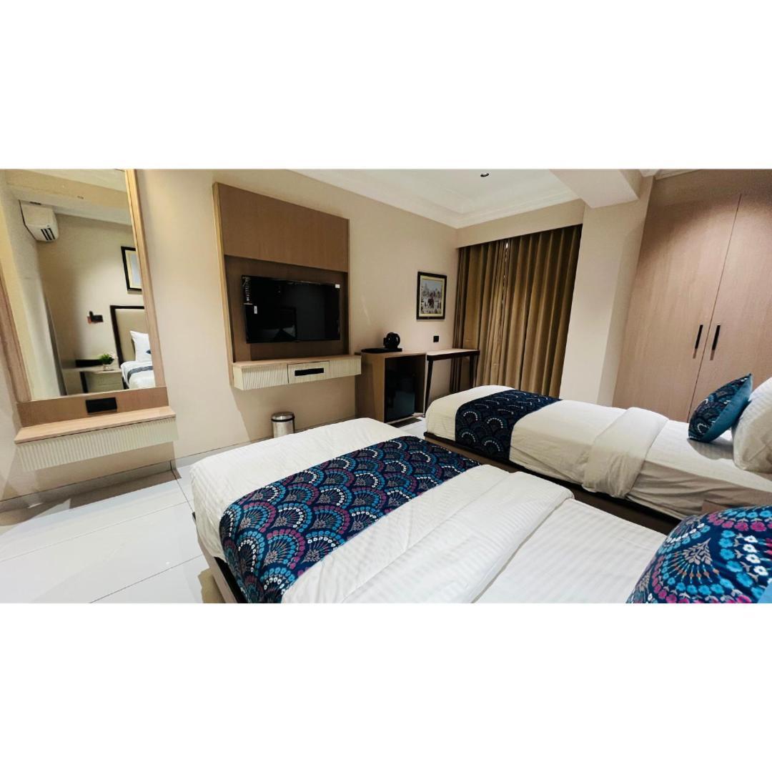 Hotel Royal Town Ahmedabad Esterno foto