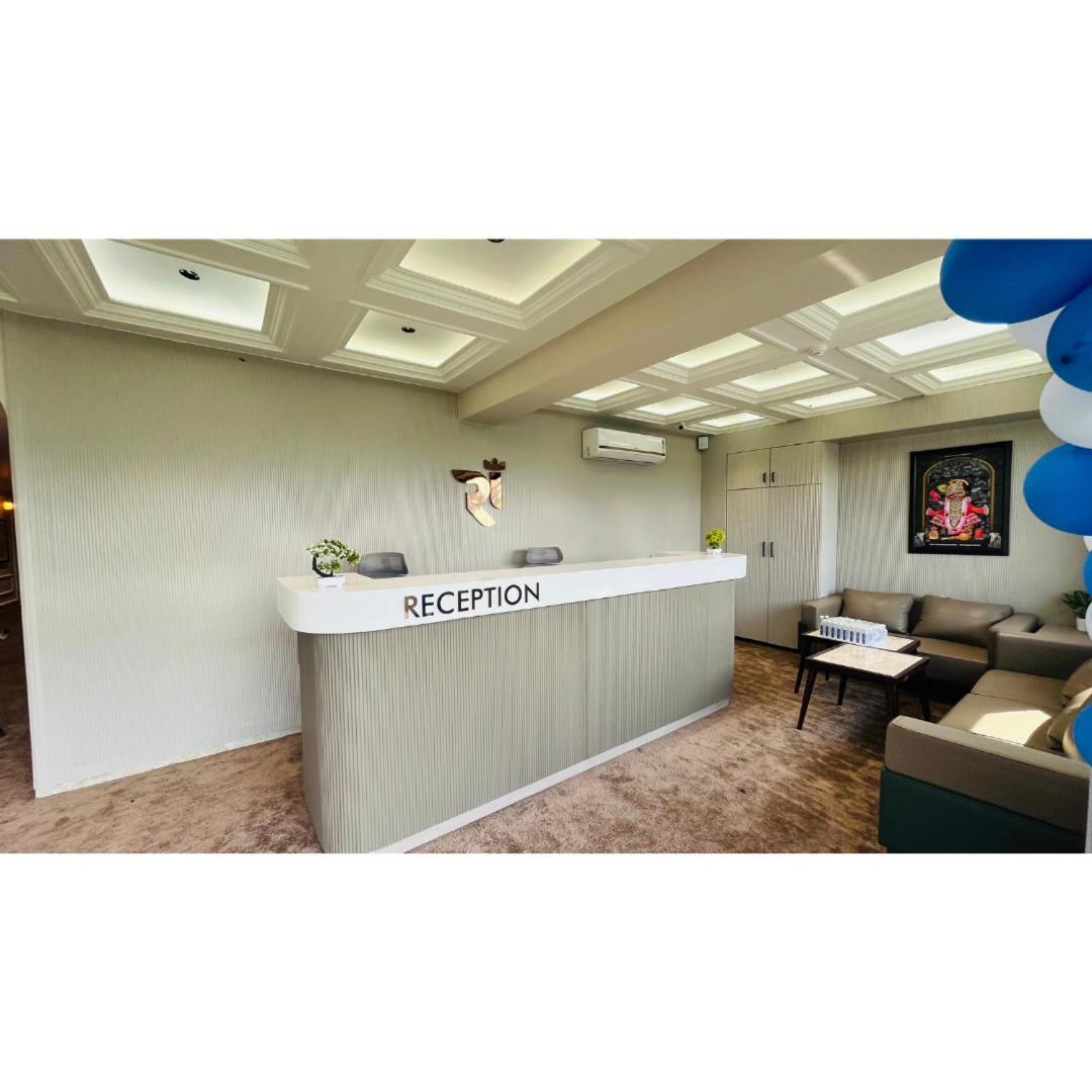 Hotel Royal Town Ahmedabad Esterno foto
