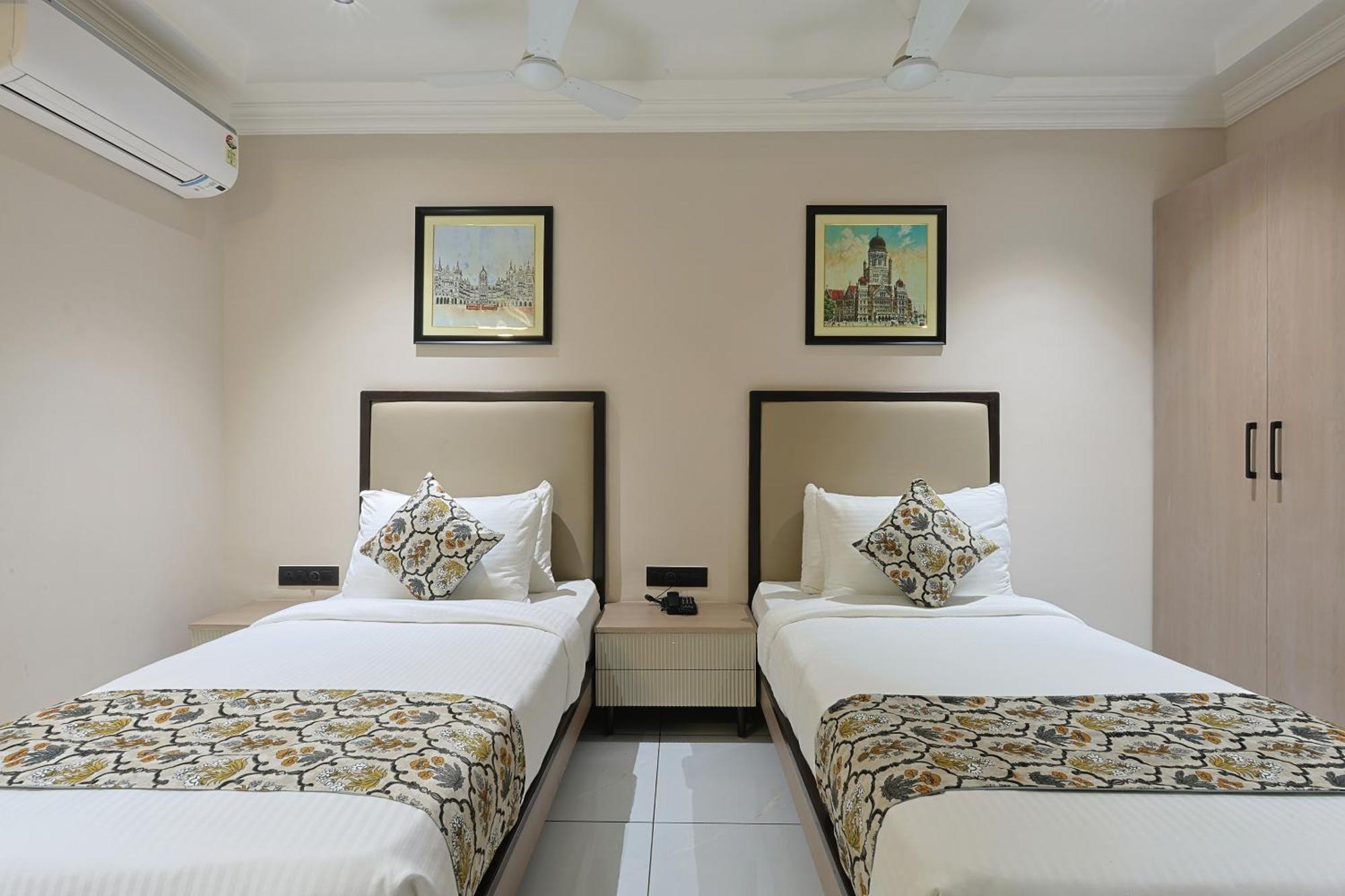 Hotel Royal Town Ahmedabad Esterno foto