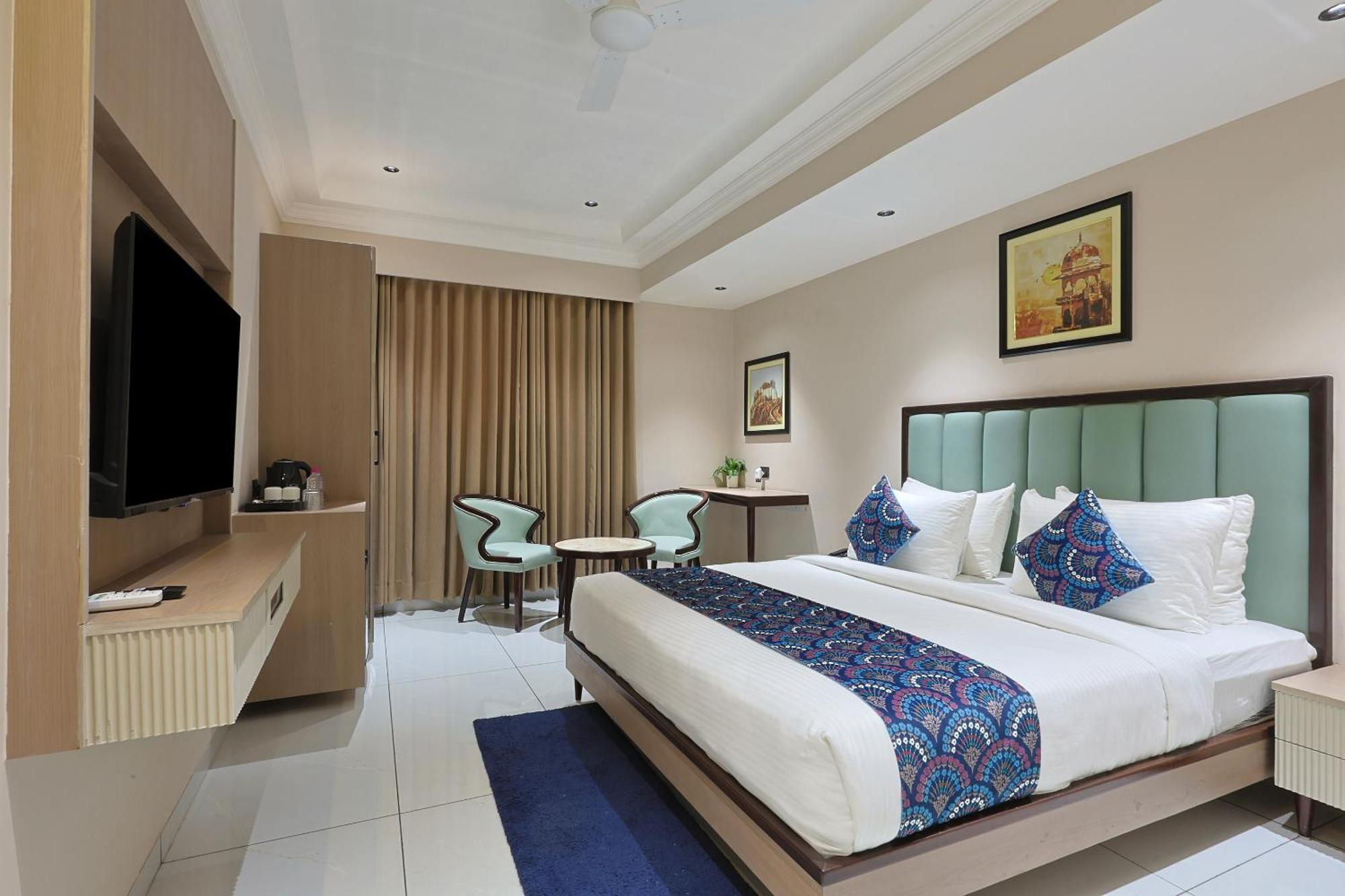 Hotel Royal Town Ahmedabad Esterno foto