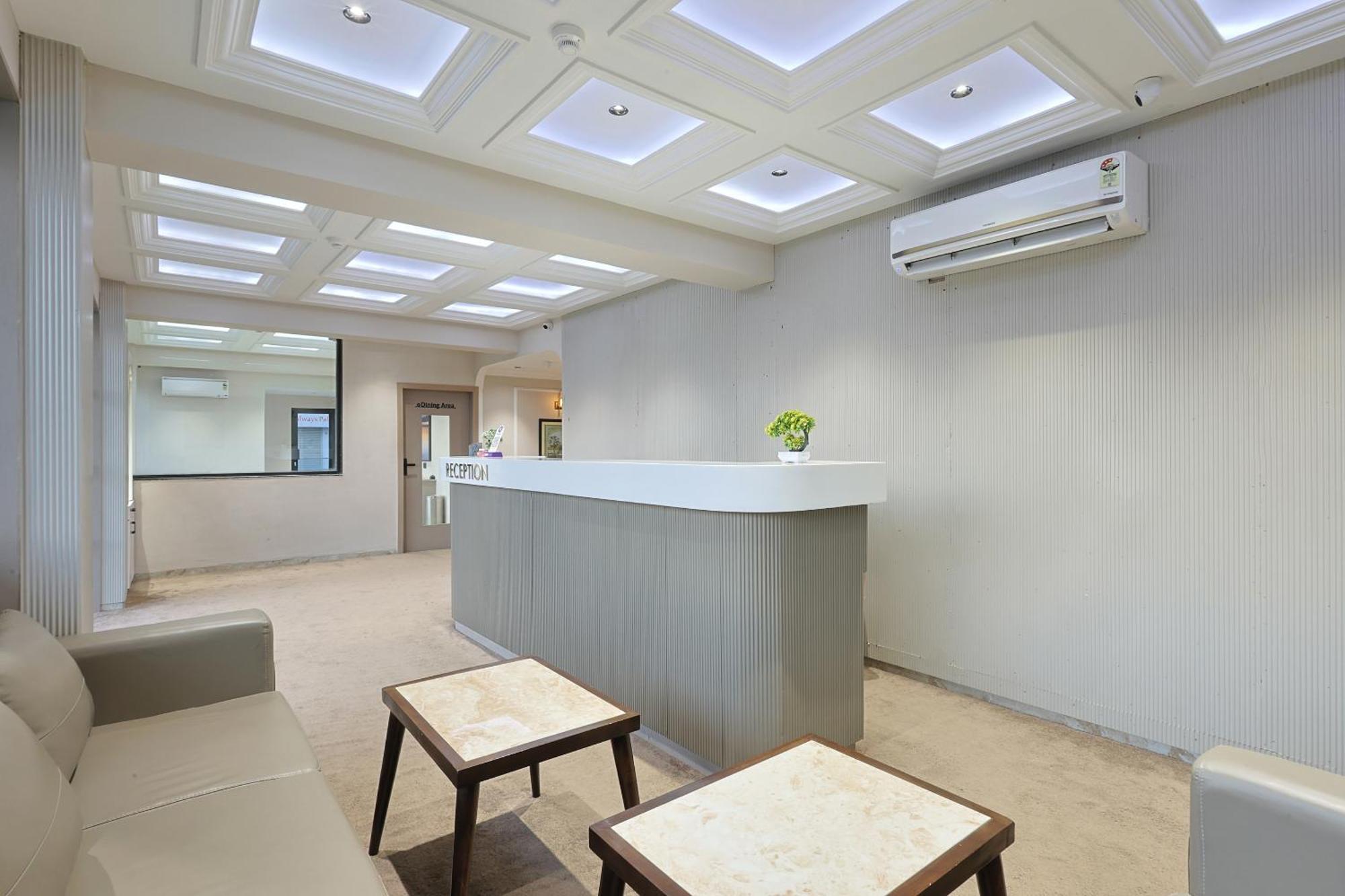Hotel Royal Town Ahmedabad Esterno foto